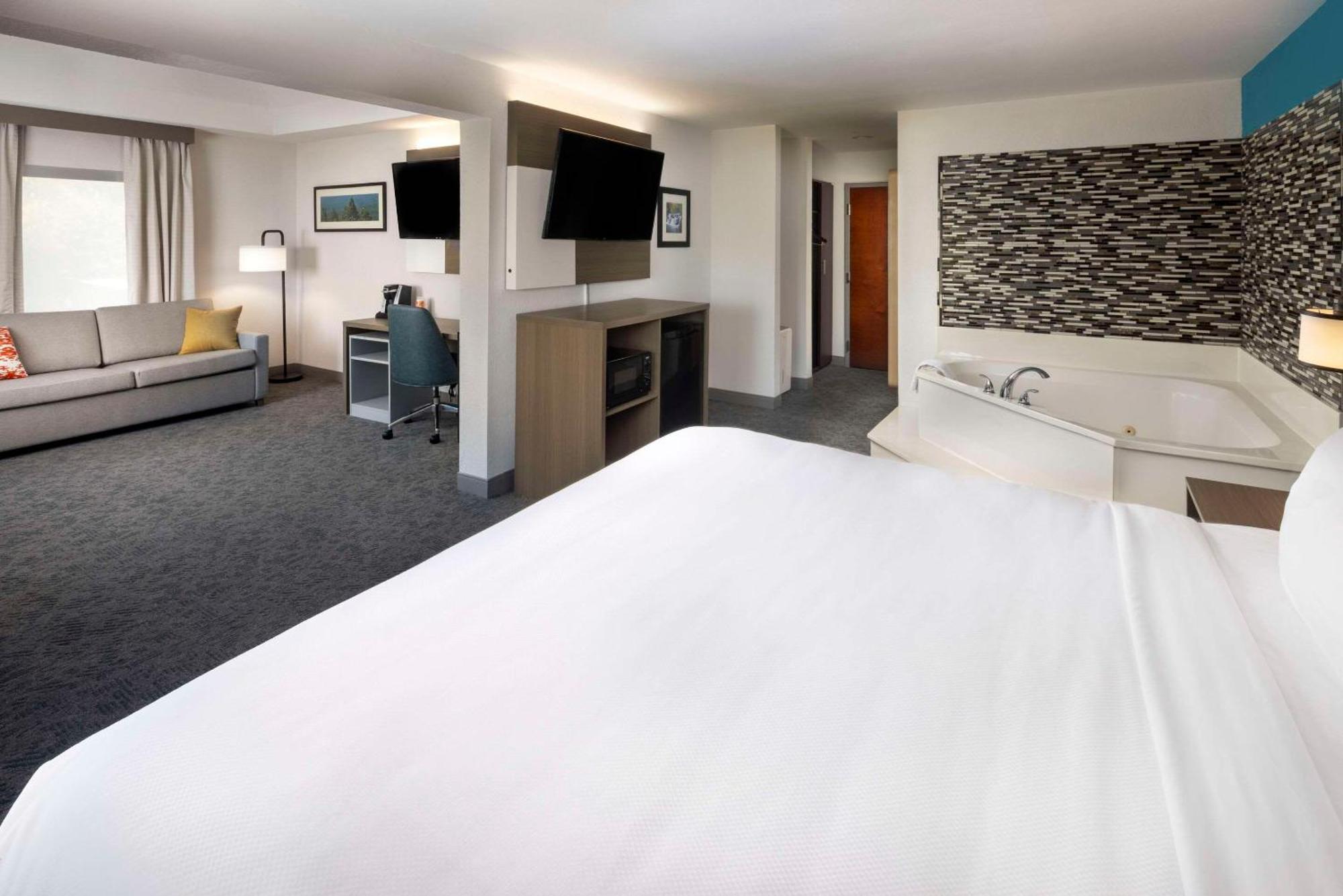 Comfort Inn & Suites Dahlonega University Area Dış mekan fotoğraf